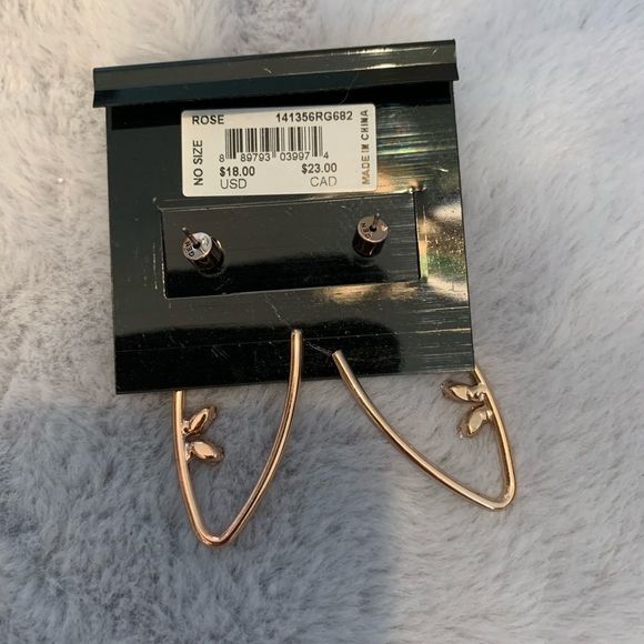 🌈BCBG Clip-shaped Earrings - Picture 2 of 2